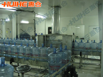 桶裝純凈水生產(chǎn)線 查看桶裝純凈水生產(chǎn)線實(shí)際圖片