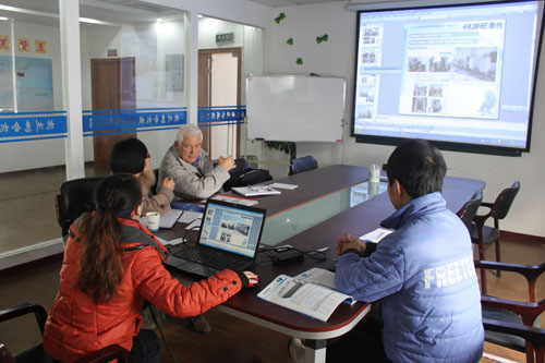 美國發酵罐客戶與惠合同事洽談現場