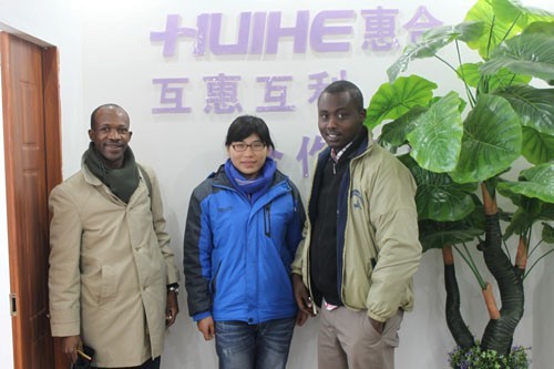 布隆迪客戶與惠合同事洽談后合影