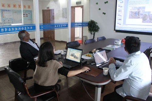 印度殺菌鍋客戶與惠合工程師洽談現場2